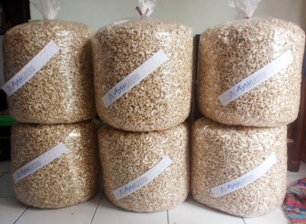 jual kacang mete belah